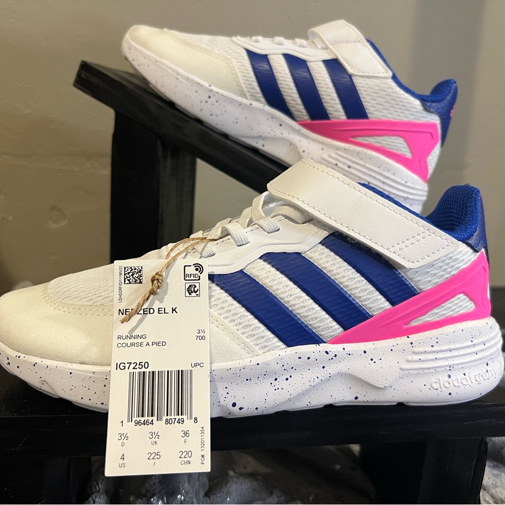 Adidas Kids Running Shoes Size 4